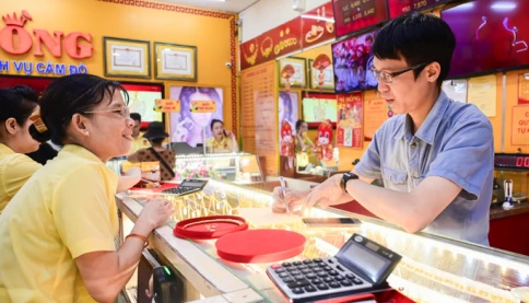 Hôm nay 7/3: vàng thế giới lao dốc, nhẫn trơn, vàng SJC đu đỉnh