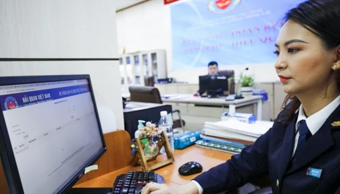 Hải quan cửa khẩu/ngoài cửa khẩu không tổ chức các đơn vị bên trong, làm việc theo chế độ chuyên viên