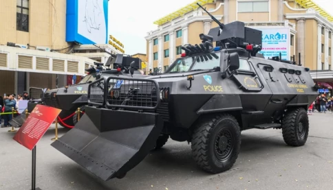 Ngắm dàn khí tài hiện đại của Công an trưng bày quanh hồ Gươm