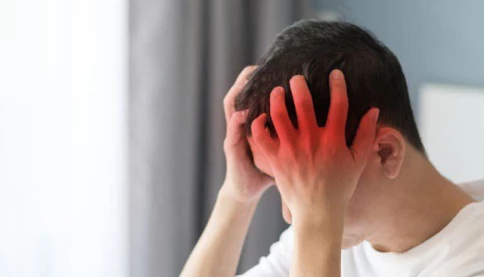 Diễn viên Quý Bình phát hiện u não từ dấu hiệu đau đầu, khi nào đau đầu gây nguy hiểm, cần đi khám?