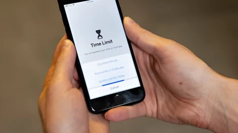 Ứng dụng này làm smartphone tự "đơ" khi dùng quá nhiều, chán quá là không dùng nữa