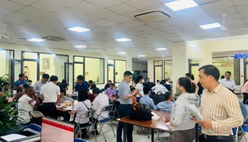 Vì sao phòng công chứng Quận 9, Hóc Môn, Nhơn Trạch tăng đột biến người làm hồ sơ nhà đất?