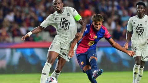 Barcelona đấu với Monaco, một đêm tồi tệ với Barca