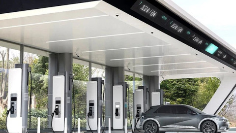Sau 15 năm xuất hiện trên thị trường, giá pin ô tô điện giảm tới mức chưa từng có!