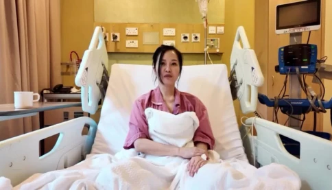 Ca sĩ Bống - Hồng Nhung không giấu chuyện xạ trị 3 lần chữa bệnh nữa