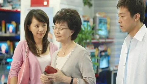 Sau 3 tháng chăm cháu, mẹ chồng đòi tiền lương khiến tôi sốc nặng