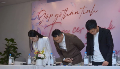 Công ty Chị Em Rọt thừa nhận sai, cúi đầu xin lỗi trong vụ "1 viên kẹo bằng cả đĩa rau"