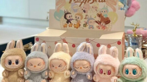 Labubu tiếp tục khiến giới trẻ Sài Gòn “phát cuồng”, giữa 12 giờ đêm ngồi la liệt ăn uống, cắm trại để “săn” bằng được