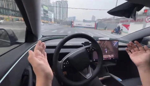 Lái xe taxi cũng có nguy cơ mất việc!