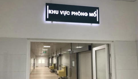 Bệnh nhân ung thư trực tràng hoãn mổ phút chót vì mẹ đẻ, mẹ chồng nghe lời “thầy”