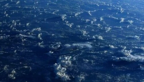 Thái Bình Dương xanh biếc vô tận nhìn từ độ cao của ISS