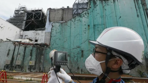 Nhà máy điện hạt nhân Fukushima bị rò rỉ hàng chục tấn nước phóng xạ