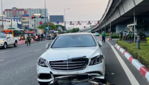 Cô gái bị người phụ nữ lái xe Mercedes đi sai làn, bất ổn tâm lý tông phải đã tử vong