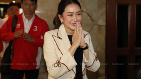 Thủ tướng Thái Lan cực phẩm về nhan sắc, bố từng bị án tù, cô lưu vong