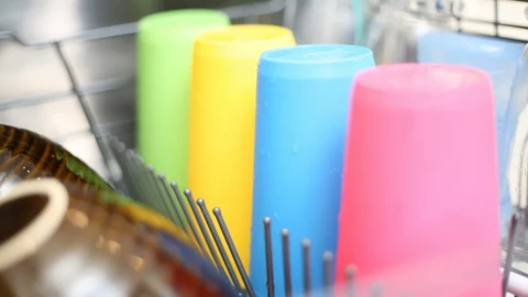 Tại sao máy rửa bát không làm khô đồ nhựa?