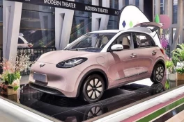 Hậu duệ của Wuling Mini EV bị tai nạn nghiệm trọng, rất may tài xế an toàn!
