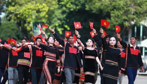 Muốn các tỉnh Tây Bắc và Tây Nguyên hướng ra biển và có biển thì nên sáp nhập tỉnh nào với tỉnh nào?