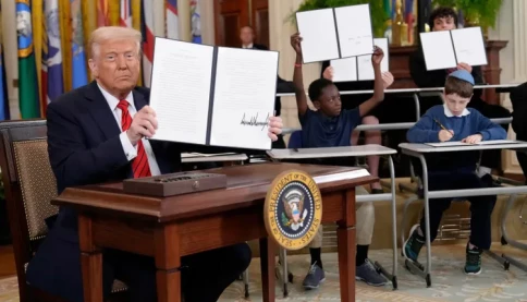 Vì sao Tổng thống Trump ký lệnh xóa bỏ Bộ Giáo dục?