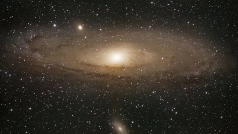 Dải Ngân Hà chứa Trái Đất và thiên hà Andromeda khi nào thì va chạm với nhau?