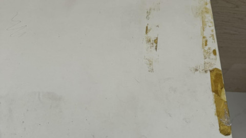 Cách làm sạch vết băng keo trên bề mặt