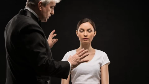 Chúng ta có thể bị thôi miên thật không? Thực hư việc thôi miên sai khiến người khác