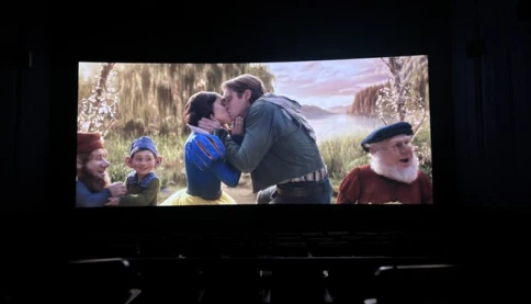 Chính Bạch Tuyết đã kéo phim "bom tấn" chết từ ngay khi ra mắt?