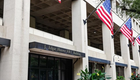 FBI đang trong "nhiệm vụ điên cuồng" để biên tập lại hồ sơ Epstein "bom tấn"