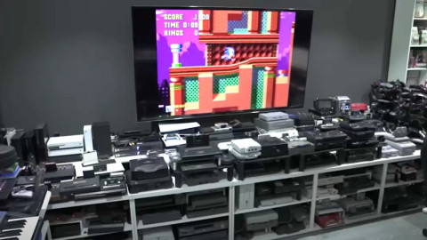 Gamer lập kỷ lục về độ lọ mọ: kết nối 444 máy chơi game vào một chiếc TV