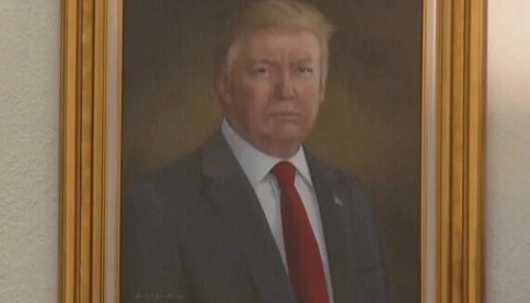 Tổng thống Trump bức xúc vì bức ảnh chân dung của mình quá tệ!