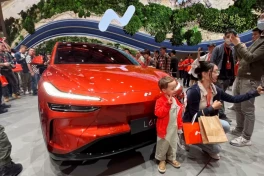 Chiến lược “đàn ngỗng bay” là gì mà được xem là cứu cánh cho khủng hoảng thừa xe điện ở Trung Quốc?