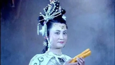 Tưởng thân cô, thế cô ai ngờ Bạch Cốt Tinh có lai lịch không hề tầm thường chút nào!