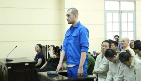 Người mẫu Nhikolai Đinhi biệt danh "Nam thần lai Nga"  lĩnh 2 năm tù