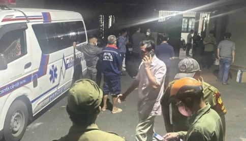 Chủ nhà đi làm về tá hỏa khi phát hiện người lạ tử vong trong bếp