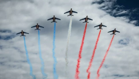 Hai máy bay phản lực quân sự Pháp va chạm trên không (VIDEO)