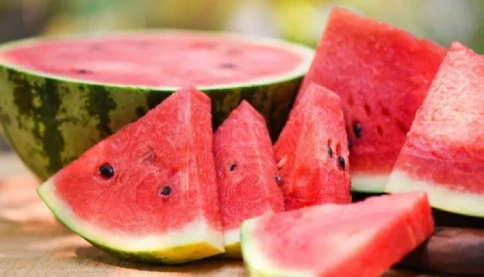 Ăn dưa hấu làm tăng/giảm lượng đường trong máu không? Bệnh nhân tiểu đường có ăn dưa hấu được không?