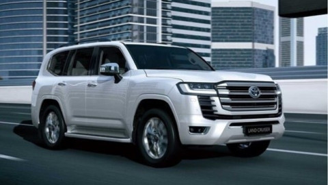Kèm "lạc" 700 triệu, Toyota Land Cruiser vẫn "cháy hàng", bỏ xa hàng loạt xe quốc dân