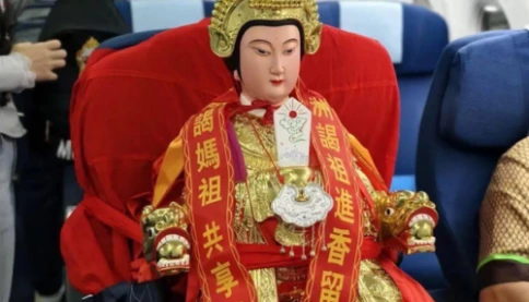 Tượng Ma Tổ bay đến TP.HCM, có hộ chiếu, đi cửa xanh