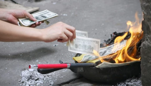 Xôn xao ý kiến của ĐBQH Cảnh về đốt thẻ tín dụng Visa, Mastercard vàng mã cho người âm