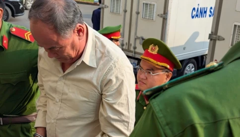 Tiếp tay cát tặc, cựu Chủ tịch tỉnh An Giang bị đề nghị 9-10 năm tù