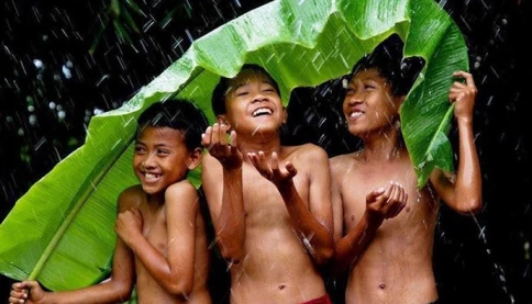 Đến với bài thơ hay: Về lại tuổi thơ