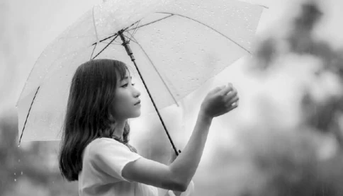 Đến với bài thơ hay: Thanh xuân ai giữ đến già