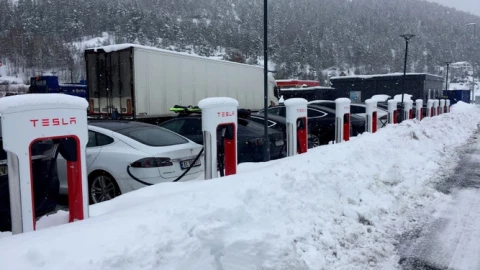 Hé lộ lý do Elon Musk “đại khai sát giới”, sa thải cả team 500 người bộ phận sạc Supercharger