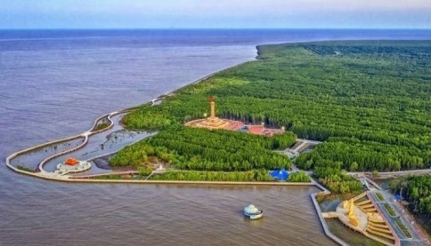 Tỉnh ven biển 20 tuổi đời, tách ra năm 1996, từng vừa làm nghĩa vụ quốc tế vừa cứu đói đồng bào