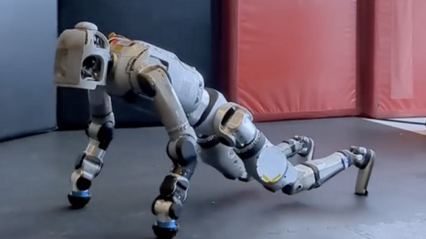 Robot hình người "lên level" với khả năng chống đẩy phi thường