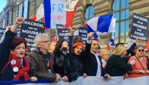 Hàng ngàn người tuần hành ở Paris phản đối viện trợ quân sự cho Ukraine