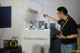 Bowers & Wilkins Pi6 và Pi8 ra mắt tại Việt Nam: tai nghe True Wireless siêu cao cấp, giá tới gần 14 trệu, có hẳn David Beckham làm đại sứ thương hiệu