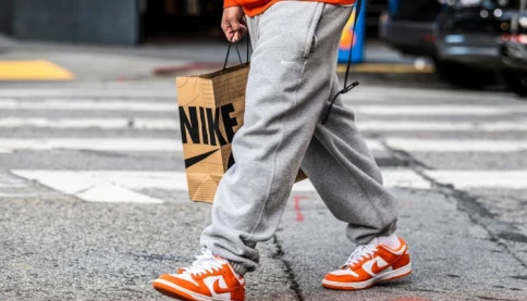 THUẾ 46% CỦA TRUMP ĐỐI VỚI VIỆT NAM CÓ THỂ GÂY ẢNH HƯỞNG RẤT MẠNH ĐỐI VỚI NIKE, WAYFAIR VÀ AMERICAN EAGLE