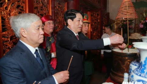 Chủ tịch nước Lương Cường dâng hương giỗ tổ Hùng Vương
