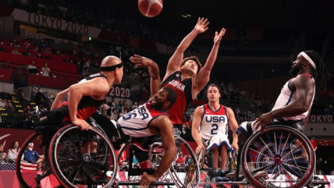 Bóng rổ xe lăn tại Paralympic 2024: Cú ném "chất" từ vòng xe đến vành rổ!