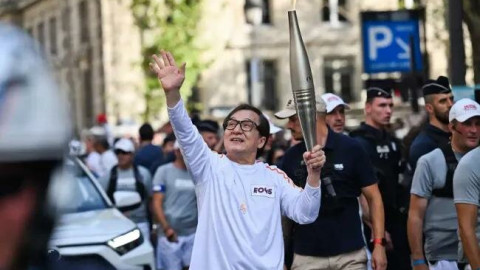 Sao võ thuật Trung Quốc 70 tuổi bất ngờ rước đuốc tại Paralympic Paris 2024